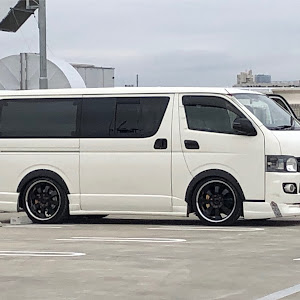 ハイエースバン TRH200V