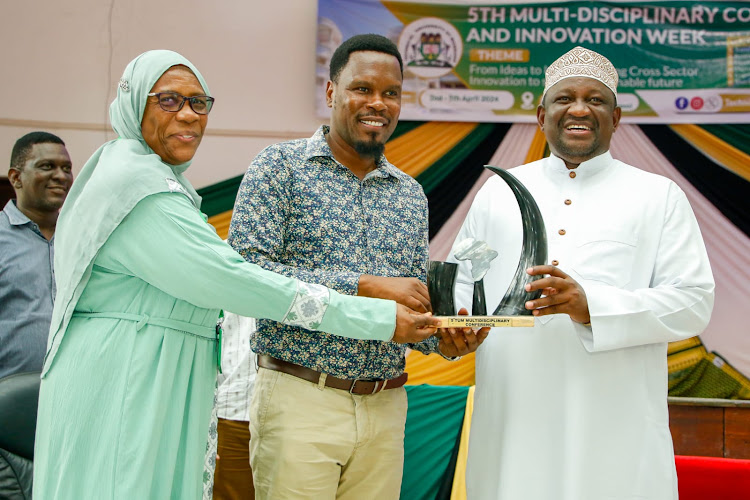 TUM vice chancellor Prof Leila Abubakara, KMA chairman Hamis Mwaguya and Mining CS Salim Mvurya at TUM on Tuesday.