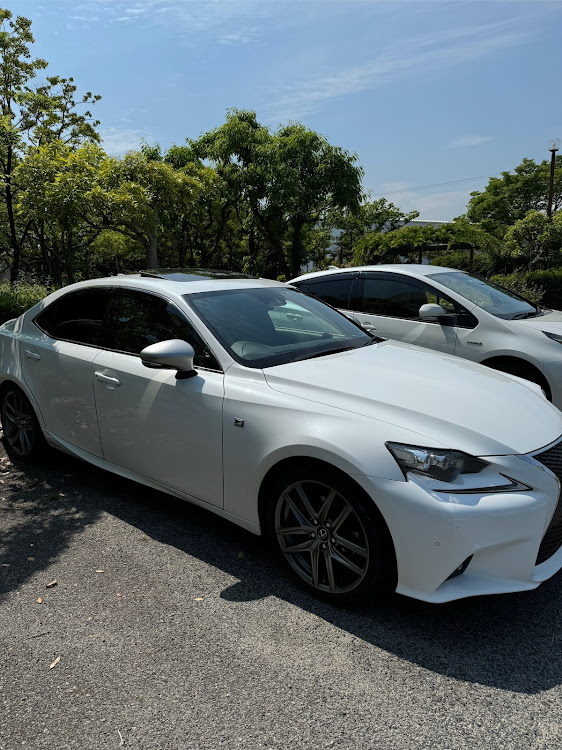 まっちゃん　さんが投稿したdiscover_ct・車好きと繋がりたい・50プリウス・６月もよろしくお願いしますに関するカスタム事例の投稿画像2枚目