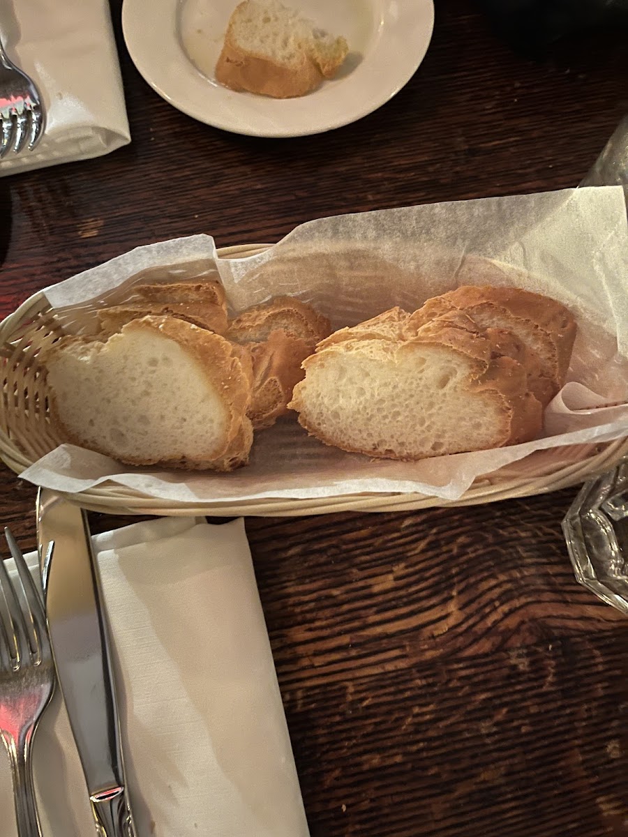 gluten free bread served at beginning with olive oil