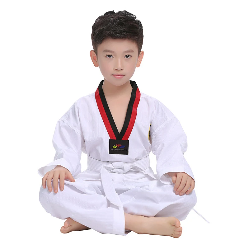 Taekwondo odelo za decu početnike. Udobno, izdržljivo i dizajnirano da olakša pokrete i učenje. Idealno za trening.