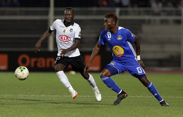 ES Setif player Isla daoudi diomande (L) and TP Mazembe player NATHAN SINKALA (R) fight for the ball during the CAF Champions League soccer match between ES Setif of Algiers of Algeria and TP Mazembe of Congo at the 8 May 1945 Stadium, Algeria, 17 August 2018.