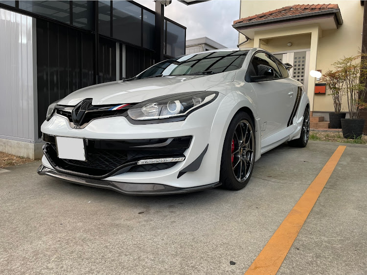 メガーヌ ハッチバックのメガーヌRSと過ごす日々・台風あけ・洗車・バイクも好きに関するカスタム事例の投稿画像1枚目