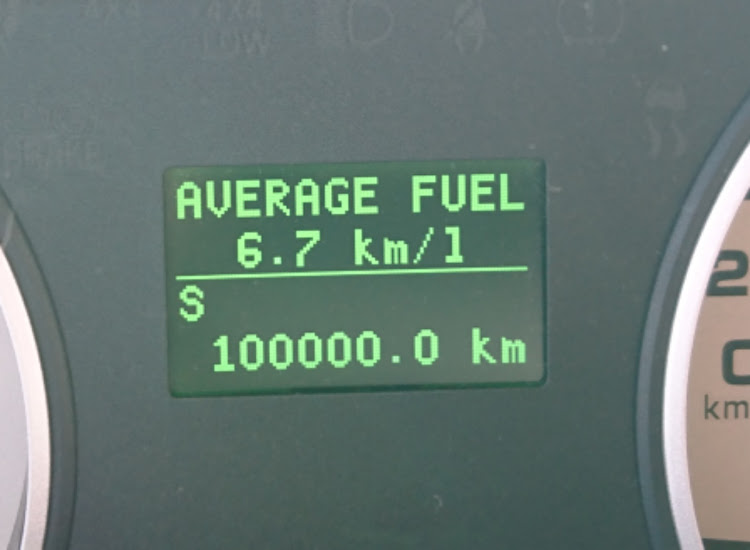 エクスプローラーの10万km達成・洗車・これからもよろしくに関するカスタム事例の投稿画像2枚目