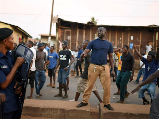 Sierra Leone People's Party (SLPP) supporters clash with anti riot police as they protest against the police attempting to search the offices of Julius Maada Bio, the presidential candidate for (SLPP) in Freetown, Sierra Leone March 7, 2018. /REUTERS