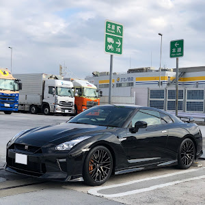 NISSAN GT-R