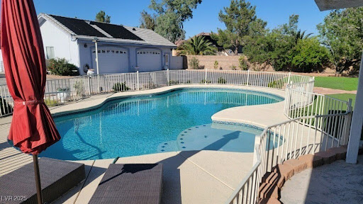 Maison avec piscine et terrasse 4