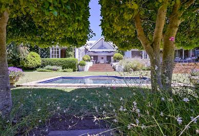 Maison avec piscine et jardin 6