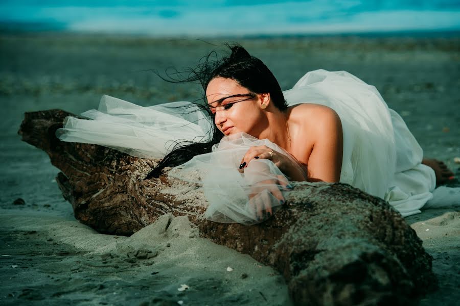 Wedding photographer Ionut Floricescu (floricescu). Photo of 3 January 2020