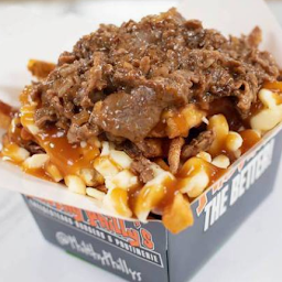 Peppercorn Steak Poutine