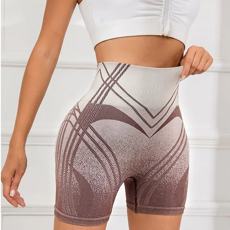 Pantaloncini sportivi da donna a vita alta con effetto sfumato, perfetti per il fitness. Offrono comfort, stile e libertà di movimento durante l'allenamento.
