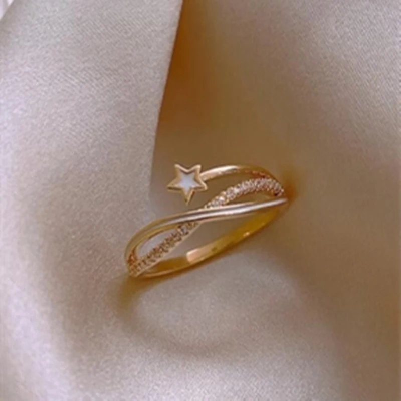 Bague design de niche florale personnalisée, mode sud-coréenne. Un bijou unique pour affirmer votre style. Le cadeau parfait pour une élégance intemporelle.