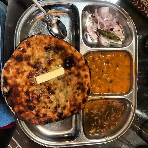 Amritsari Kulcha With Cholley