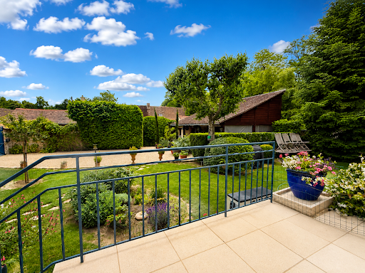 House with pool and garden 5