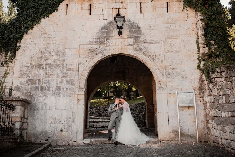 Fotógrafo de casamento Elmir Ibrisevic (goldenweddings1). Foto de 14 de fevereiro 2022