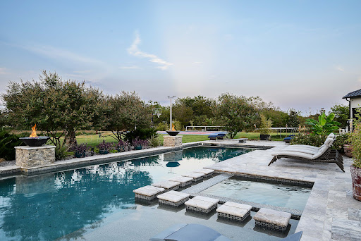 House with pool and garden 2