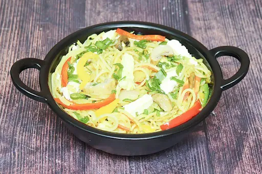 Veg Singapoori Chowmein