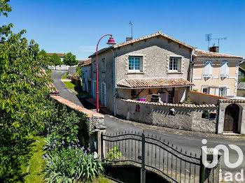 maison à Saint-Martin-du-Clocher (16)