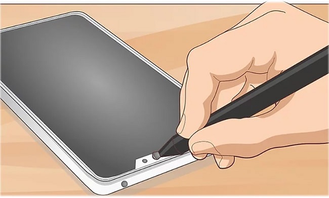 Vệ sinh camera trước smartphone an toàn, hiệu quả