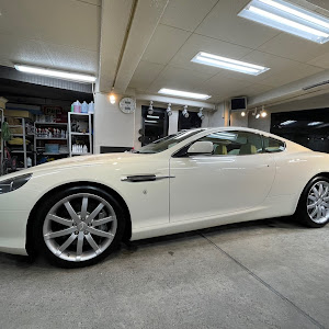 DB9 クーペ