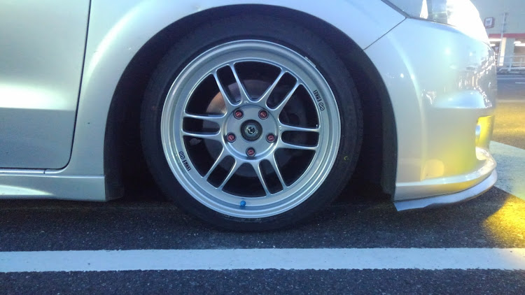 ストリームのタイヤ交換・ホイール交換に関するカスタム事例の投稿画像1枚目