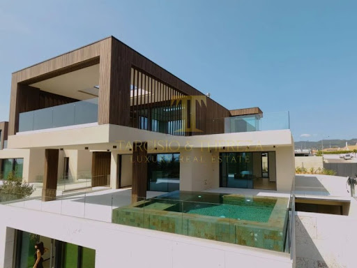 Maison avec piscine et jardin 1