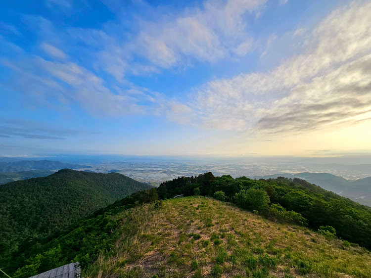 ハイラックスの山形県・南陽市・高ツムジ山・山頂風景・ドライブに関するカスタム事例の投稿画像5枚目