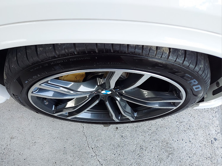 X5のみんなでつくろうホイール図鑑・足回りリフレッシュ・ネタがない・今週末何しよう・だれかぁに関するカスタム事例の投稿画像3枚目