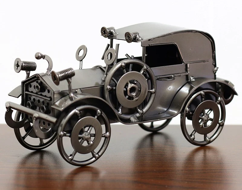 Title 5, Handgemaakte retro vintage auto model van smeed...