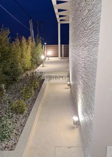 House with pool 4