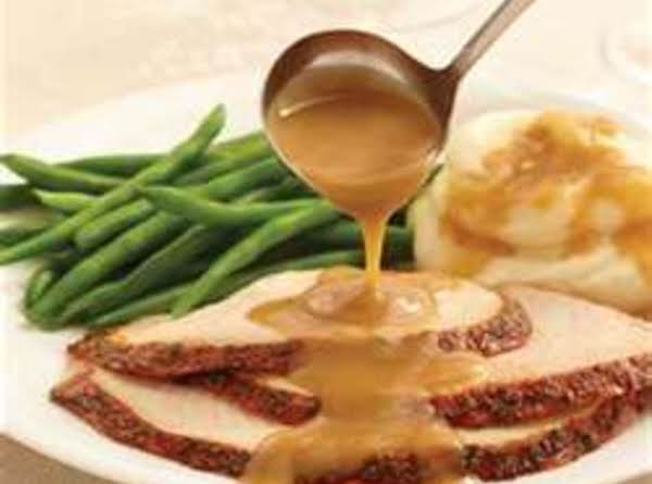 No-Fail Roast Turkey Gravy for Thanksgiving_image