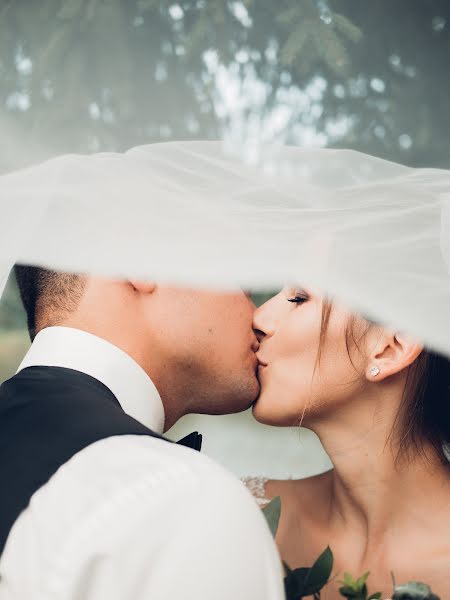 Fotógrafo de casamento Olga Sinoverska (synolya). Foto de 4 de agosto 2019