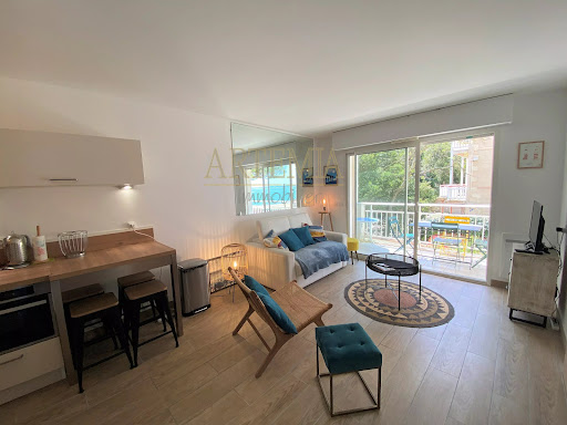 Seaside apartment with terrace 5