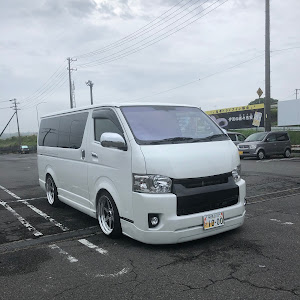 ハイエースバン TRH200V