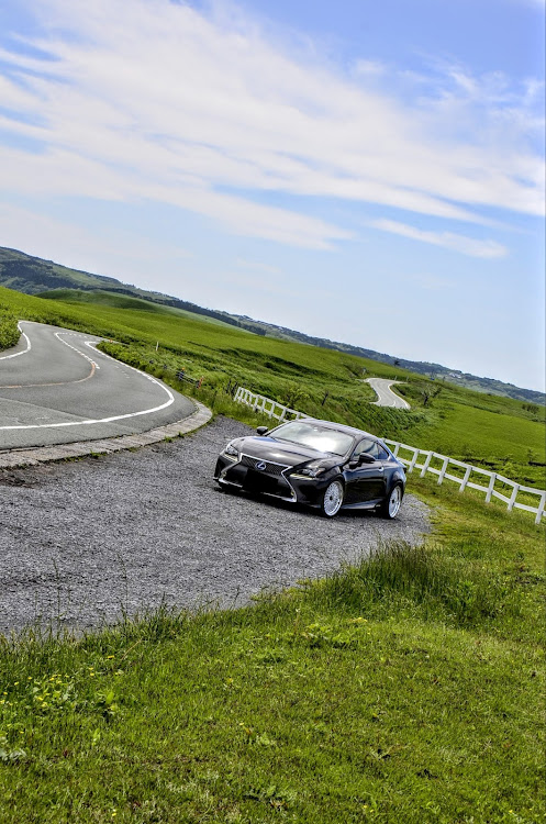 RCのグレードエンブレム見てみたい・スモークテール塗装・SSR Formula MESH・自動車税の季節ですね・discover＿ctに関するカスタム事例の投稿画像1枚目