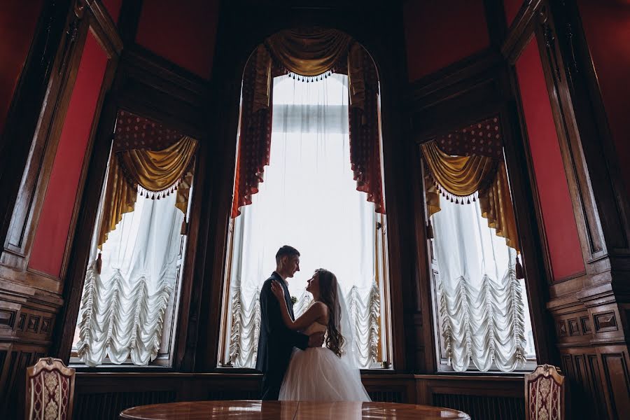 Fotógrafo de casamento Yuriy Yacyna (yafotoyou). Foto de 25 de abril 2019