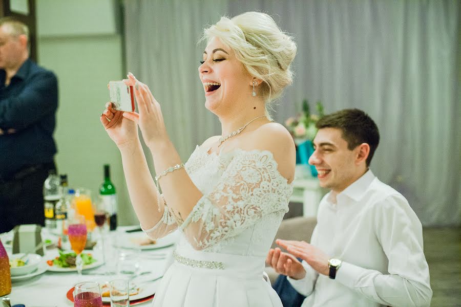 Fotógrafo de casamento Kaleriya Petrovskaya (lira192021). Foto de 18 de fevereiro 2018