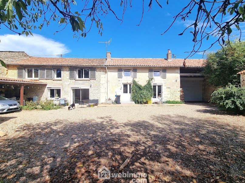 Vente maison 10 pièces 247 m² à Neuville-de-Poitou (86170), 299 100 €