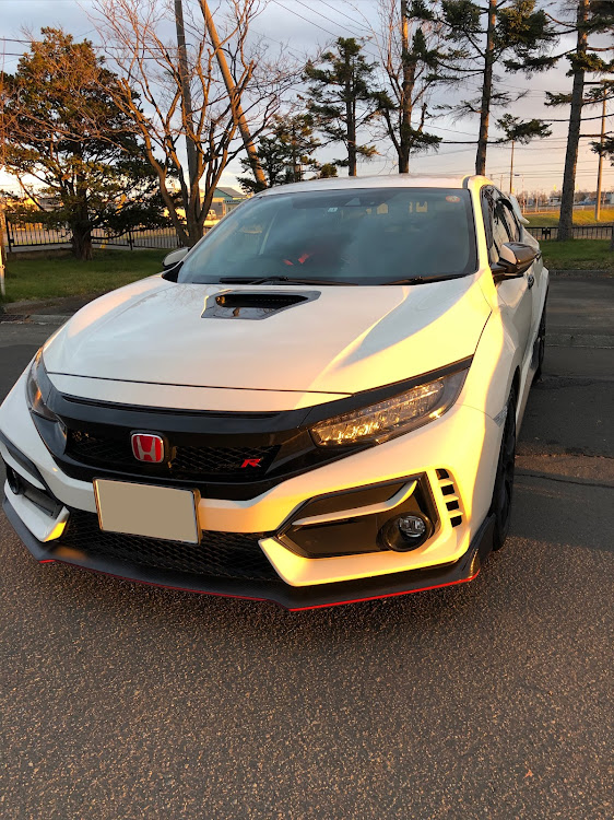 シビックタイプRのシビックタイプR FK8・MTは楽しい・スタッドレスタイヤへ交換・WORK EMOTION M8Rに関するカスタム事例の投稿画像1枚目