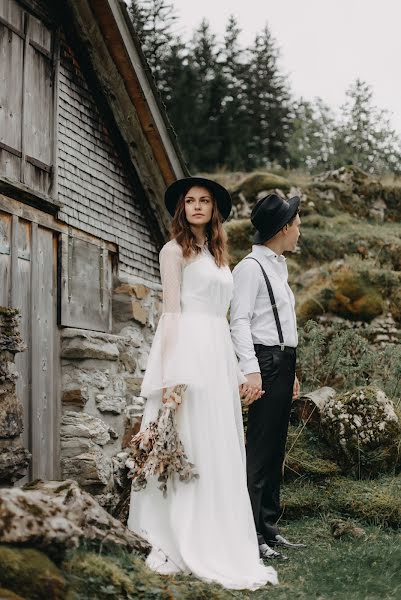 Fotógrafo de casamento Karina Ostapenko (karinaostapenko). Foto de 16 de julho 2019