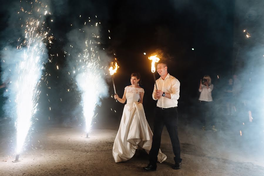 Fotografo di matrimoni Karina Klochkova (karinak). Foto del 3 gennaio 2016