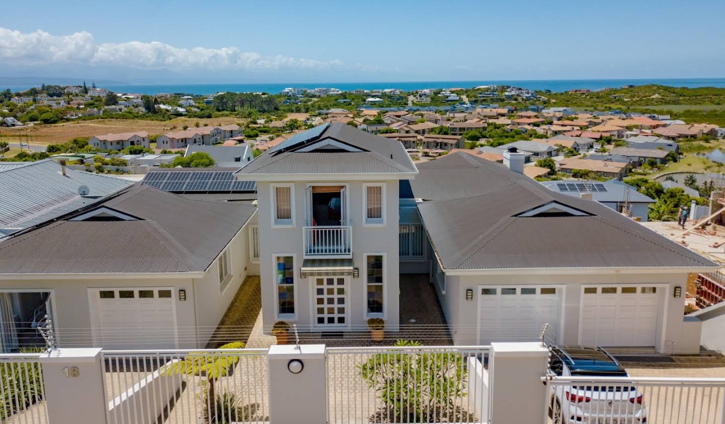 House with pool and garden Plettenberg Bay