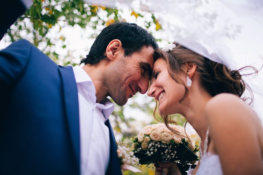 Fotógrafo de casamento Bulat Bazarov (bazbula). Foto de 8 de fevereiro 2016