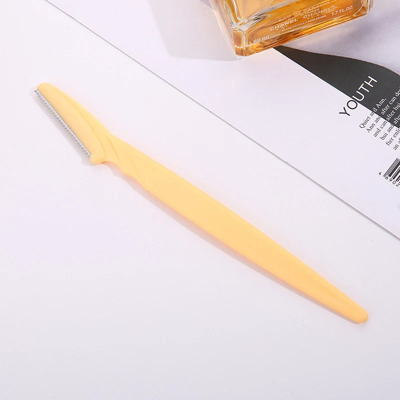 Couteau de coupe de sourcils rond en acier inoxydable, couleurs mixtes, pour une épilation précise, facile et sans irritation.