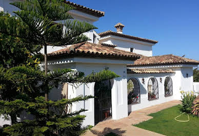 House with pool and terrace 4