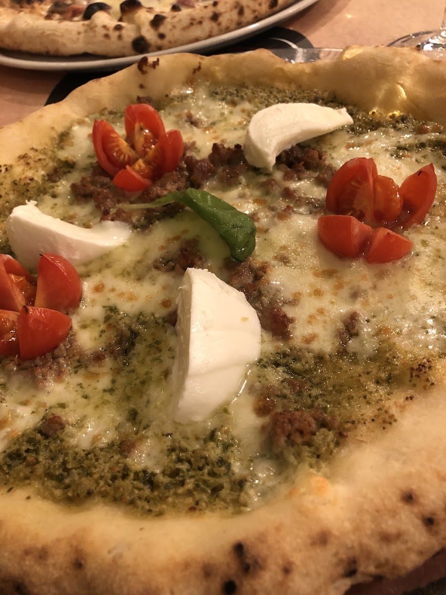 Gluten-Free Pizza at Mama Eat