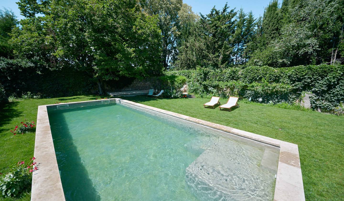 Property with pool and garden Uzès