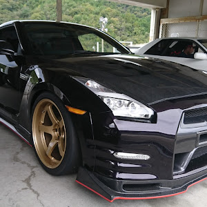 NISSAN GT-R