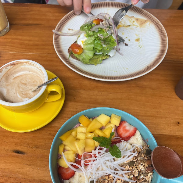 Smoothie bowl with gluten free granola. The bread on the photo is not gluten free