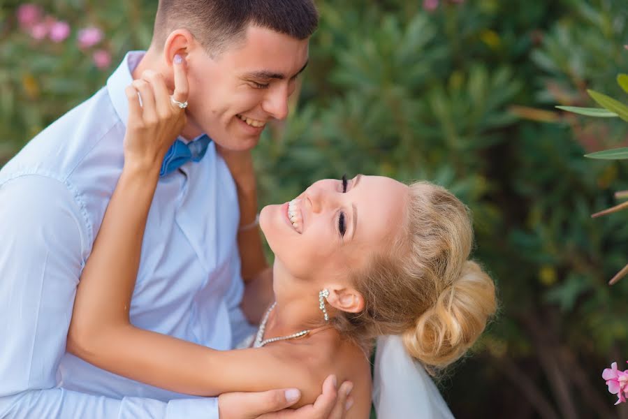 Fotógrafo de casamento Yuliya Vasileva (crimeanphoto). Foto de 1 de outubro 2018